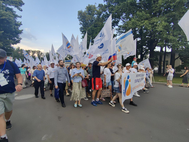 «Крепкая семья — крепкая Россия»: Всероссийский парад семьи прошел в 100 городах России