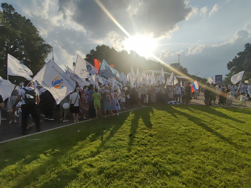 «Крепкая семья — крепкая Россия»: Всероссийский парад семьи прошел в 100 городах России