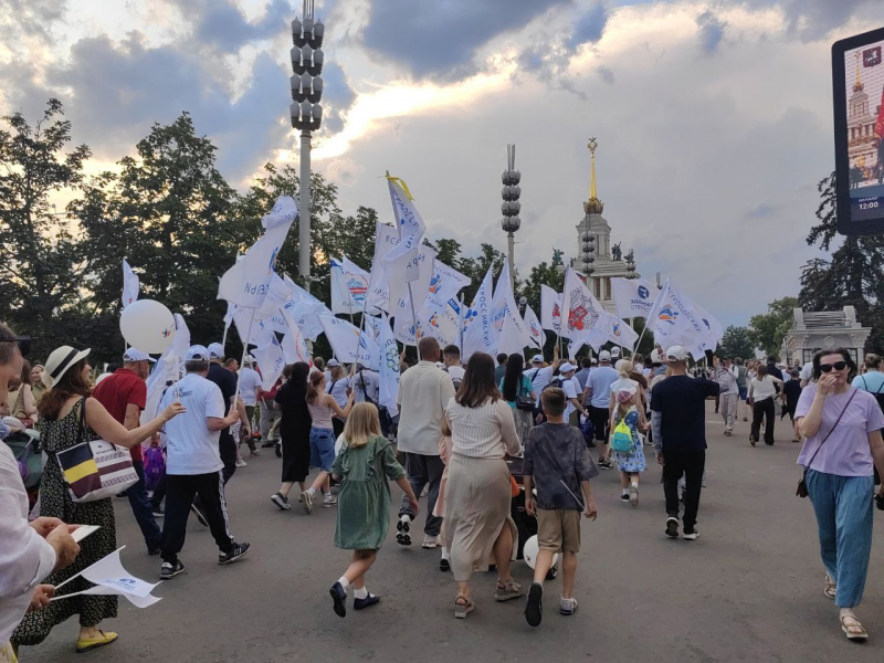 «Крепкая семья — крепкая Россия»: Всероссийский парад семьи прошел в 100 городах России