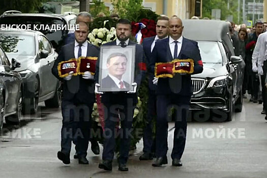 Nachalas pohoronnaja processija starovojta 4b7e9d2.jpg