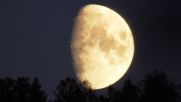 Nad rossiej vzoshla jarko oranzhevaja luna 95b808a.jpg