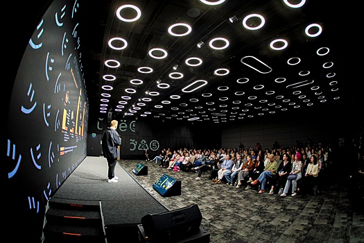 Ot znanij k dialogu sm network 2025 2000 uchastnikov obsudili trendy industrii marketinga i kreativa 1576666.jpg