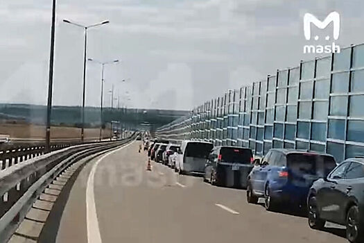 U krymskogo mosta obrazovalas probka iz 15 tysjachi mashin 1301809.jpg