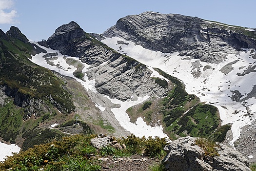 V gorah sochi posredi zharkogo leta vypal sneg 84aac90.jpg