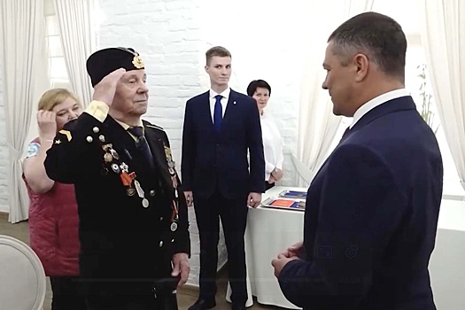V pskovskoj oblasti vruchili pasport veteranu pereehavshemu iz latvii 284d9ac.jpg