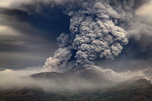 Vulkan kljuchevskoj na kamchatke vybrosil pepel na vysotu 9 km 9dbd553.jpg